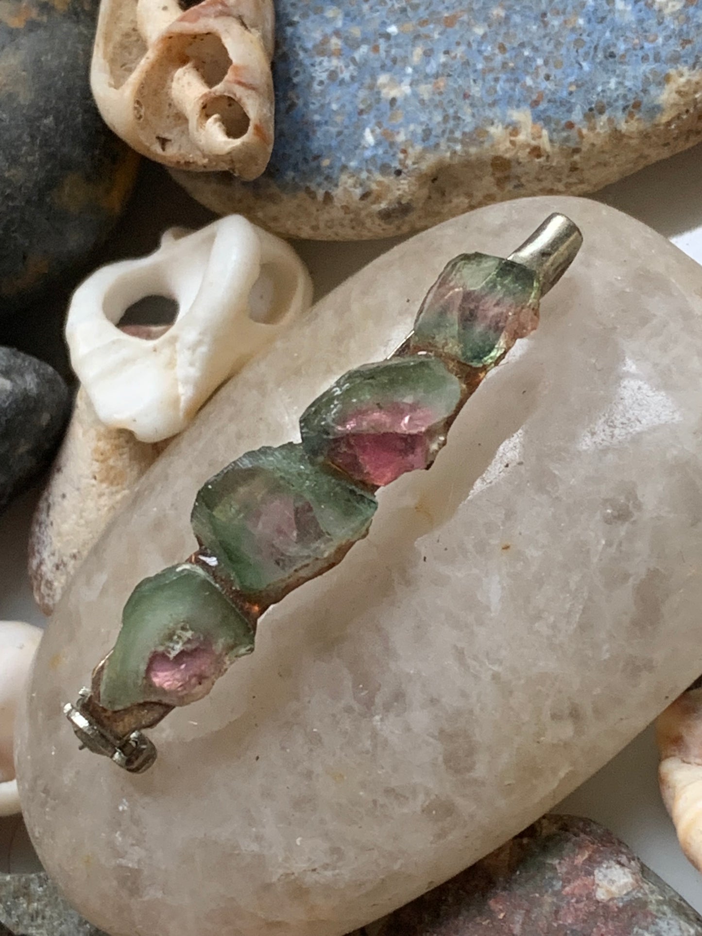 Broche en tourmaline melon d'eau/ pastèque - 38 mm x 8 x 8 - 2 gr. - Création Zen Curiosity !