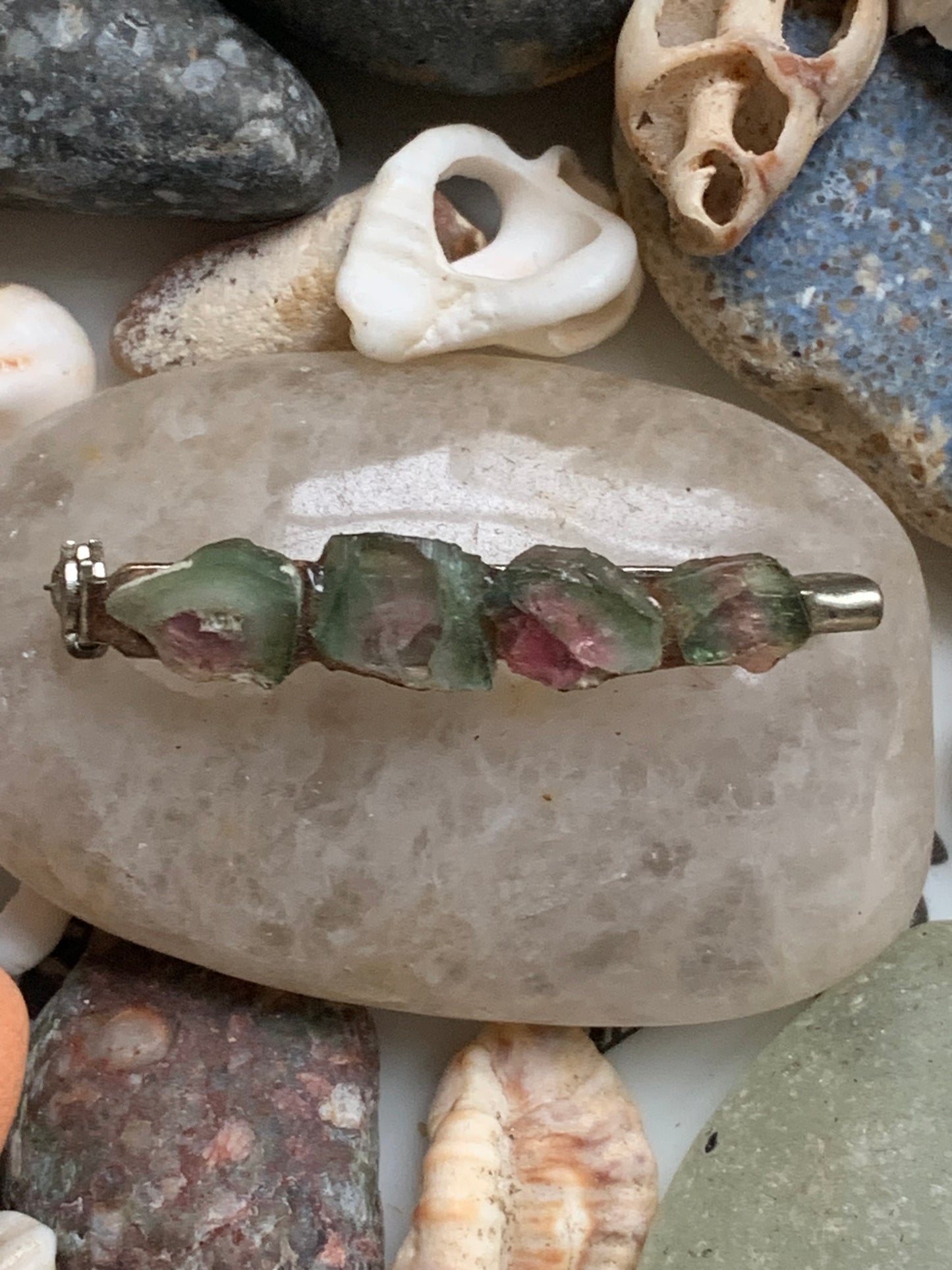 Broche en tourmaline melon d'eau/ pastèque - 38 mm x 8 x 8 - 2 gr. - Création Zen Curiosity !