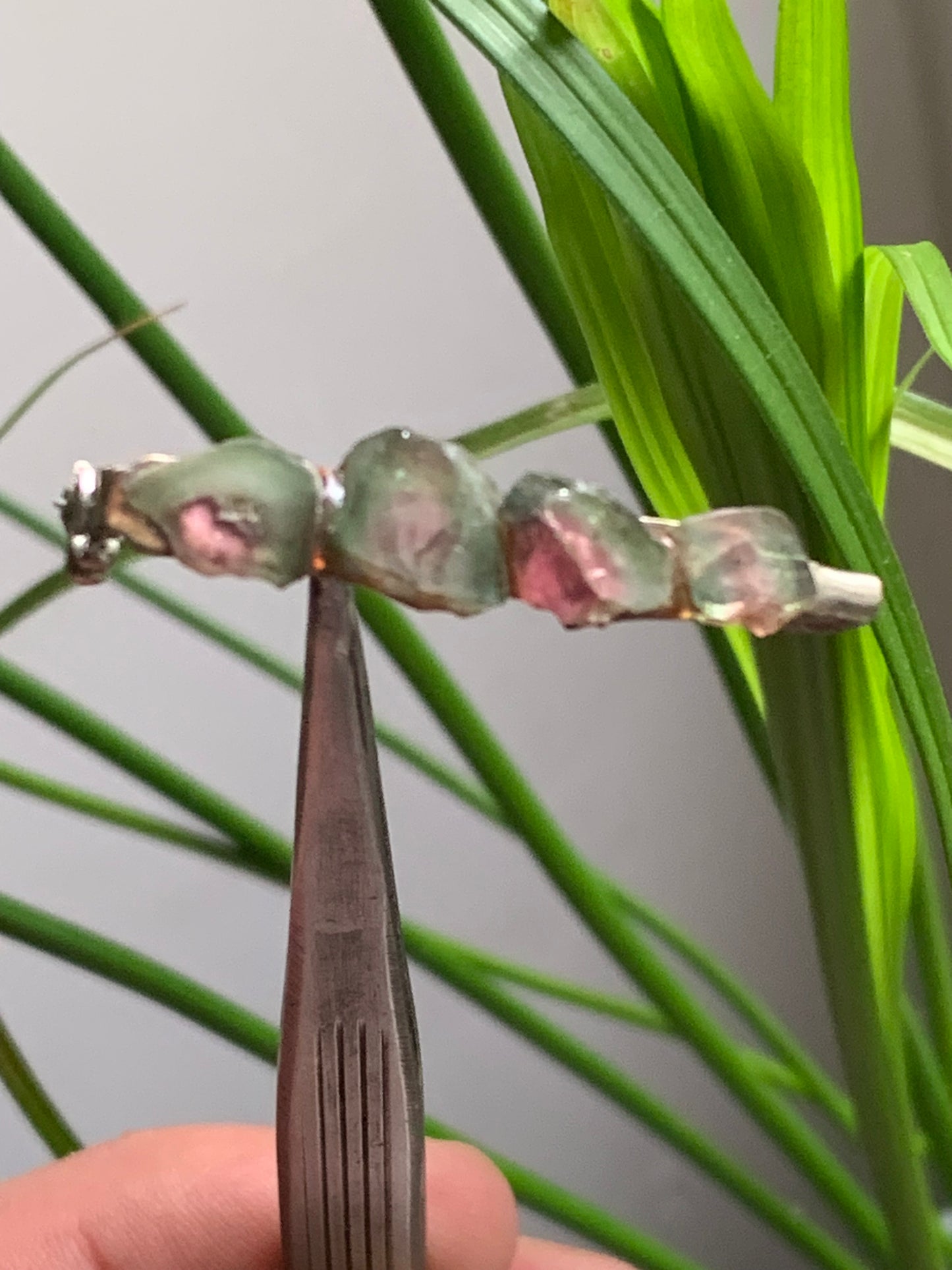 Broche en tourmaline melon d'eau/ pastèque - 38 mm x 8 x 8 - 2 gr. - Création Zen Curiosity !