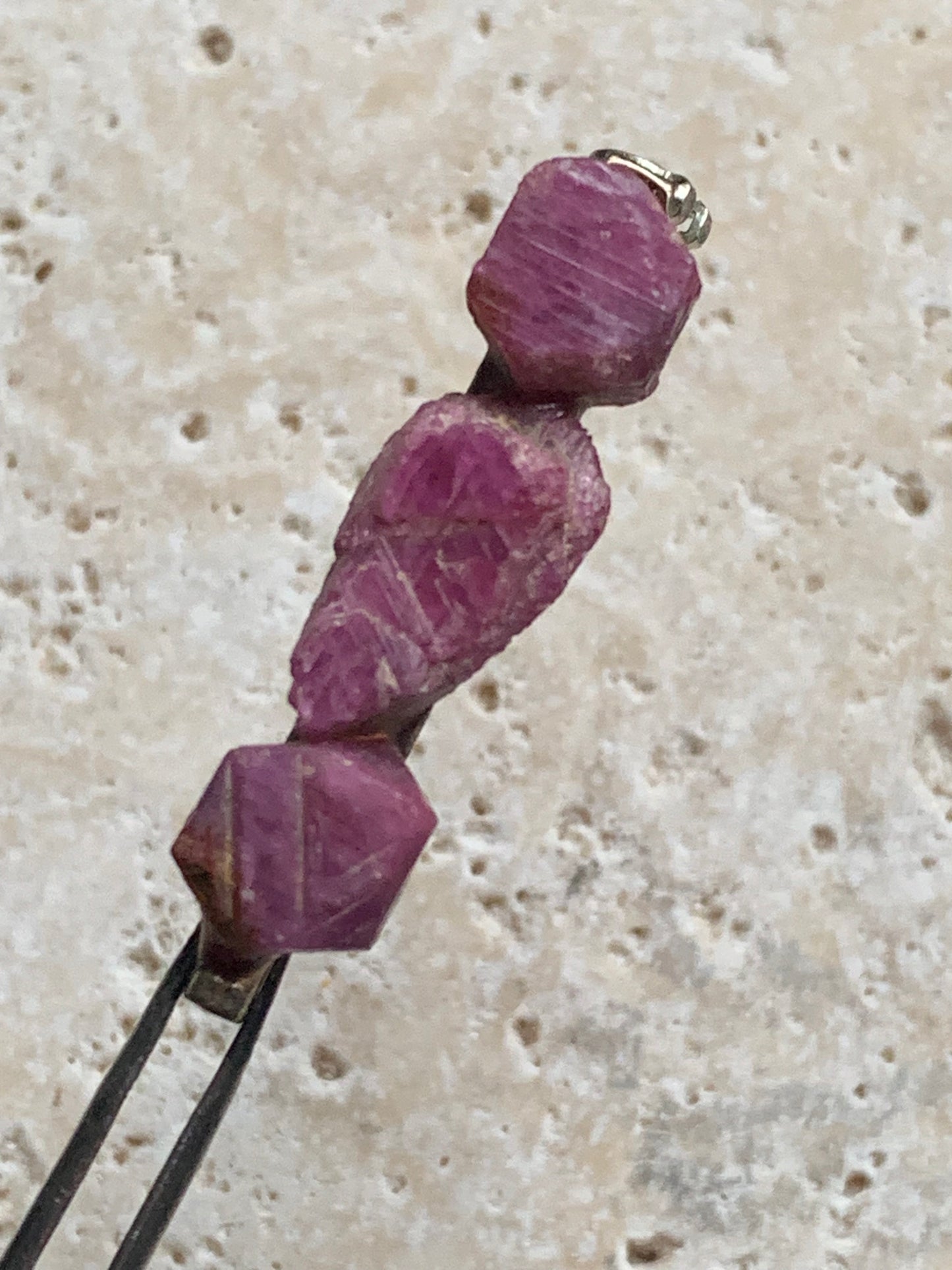 Broche en rubis - 38 mm x 8 x 8 - 4,2 gr. - Création Zen Curiosity !