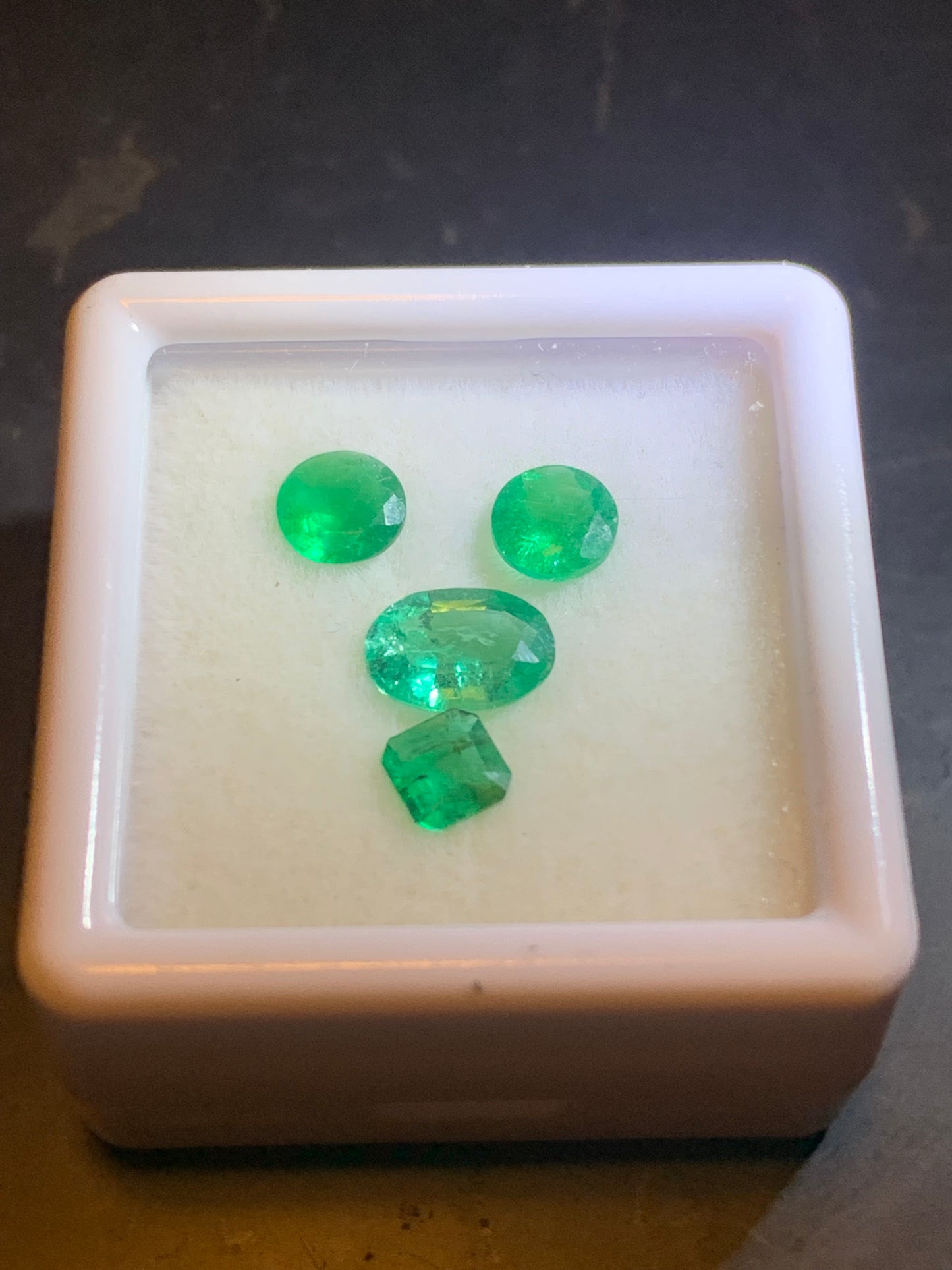 Émeraudes naturelles de Zambie – Pierres fines authentiques (2 carats au total) - Vendu en lot ou à l’unité