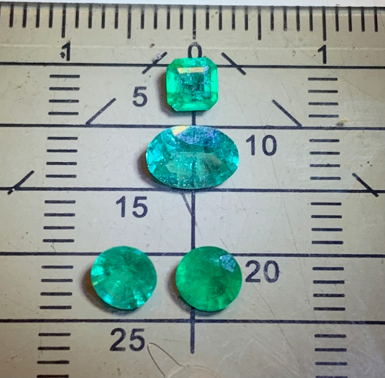 Émeraudes naturelles de Zambie – Pierres fines authentiques (2 carats au total) - Vendu en lot ou à l’unité