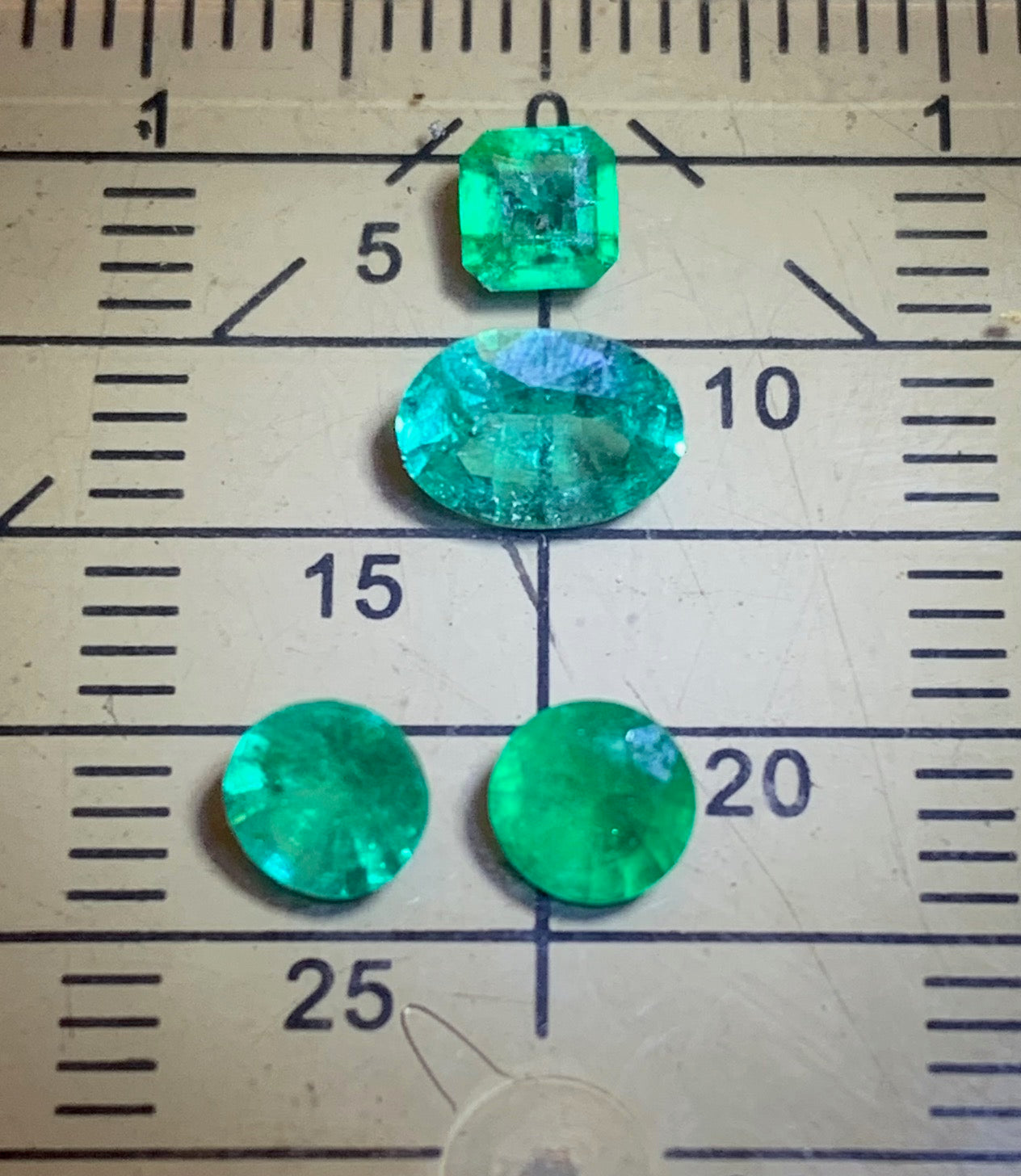 Émeraudes naturelles de Zambie – Pierres fines authentiques (2 carats au total) - Vendu en lot ou à l’unité