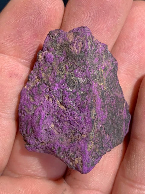 Purpurite - spécimen brut et naturel - 43 mm x 38 x 19 - 28,1 gr.