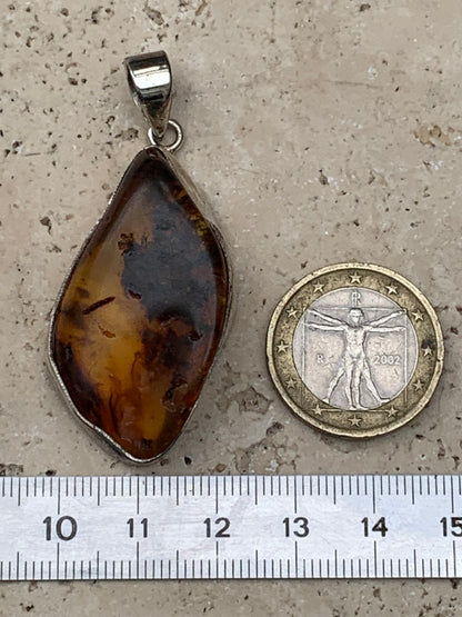 Ambre, superbe pendentif en Argent de 55x22x12 mm. Vendu avec cordon coulissant (réglable), en cuir noir de 40 à 70 cm !