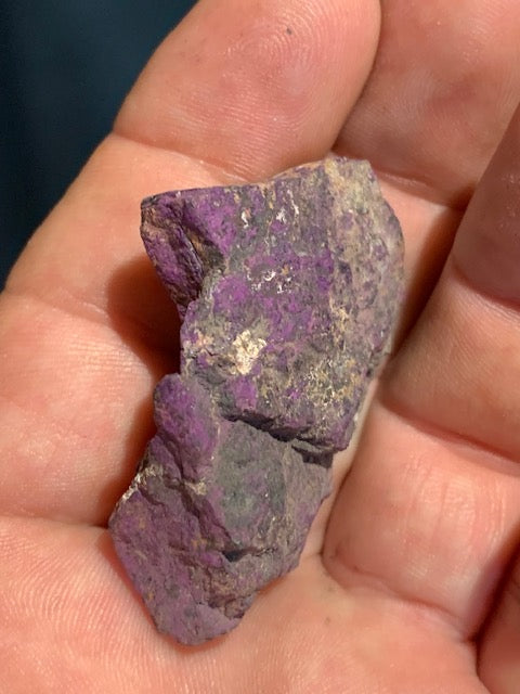 Purpurite - spécimen brut et naturel - 51 mm x 35 x 17 - 27,7 gr.