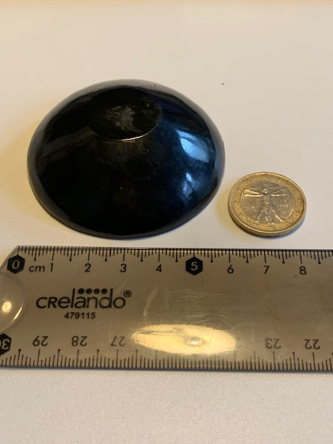 Shungite noire – Coupelle de Ø 6,3 x 2 cm – protège des ondes et favorise l’ancrage, idéale pour la lithothérapie