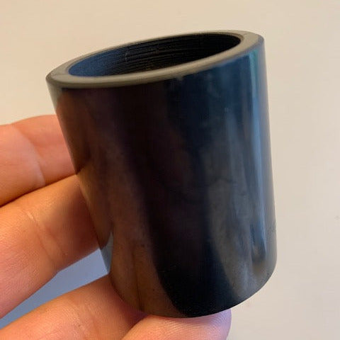 Shungite noire – Gobelet/ Calice de Ø 43 x 51 mm – protège des ondes et favorise l’ancrage, idéale pour la lithothérapie