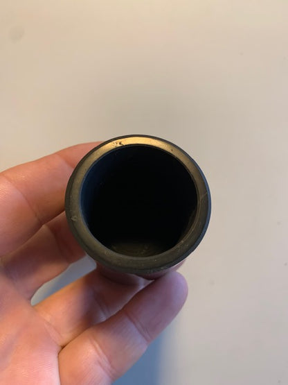 Shungite noire – Gobelet/ Calice de Ø 43 x 51 mm – protège des ondes et favorise l’ancrage, idéale pour la lithothérapie