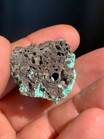 Chalcanthite (Sulfate de cuivre) - spécimen brut et naturel de 41 mm x 35 x 24 - 21,8 grammes