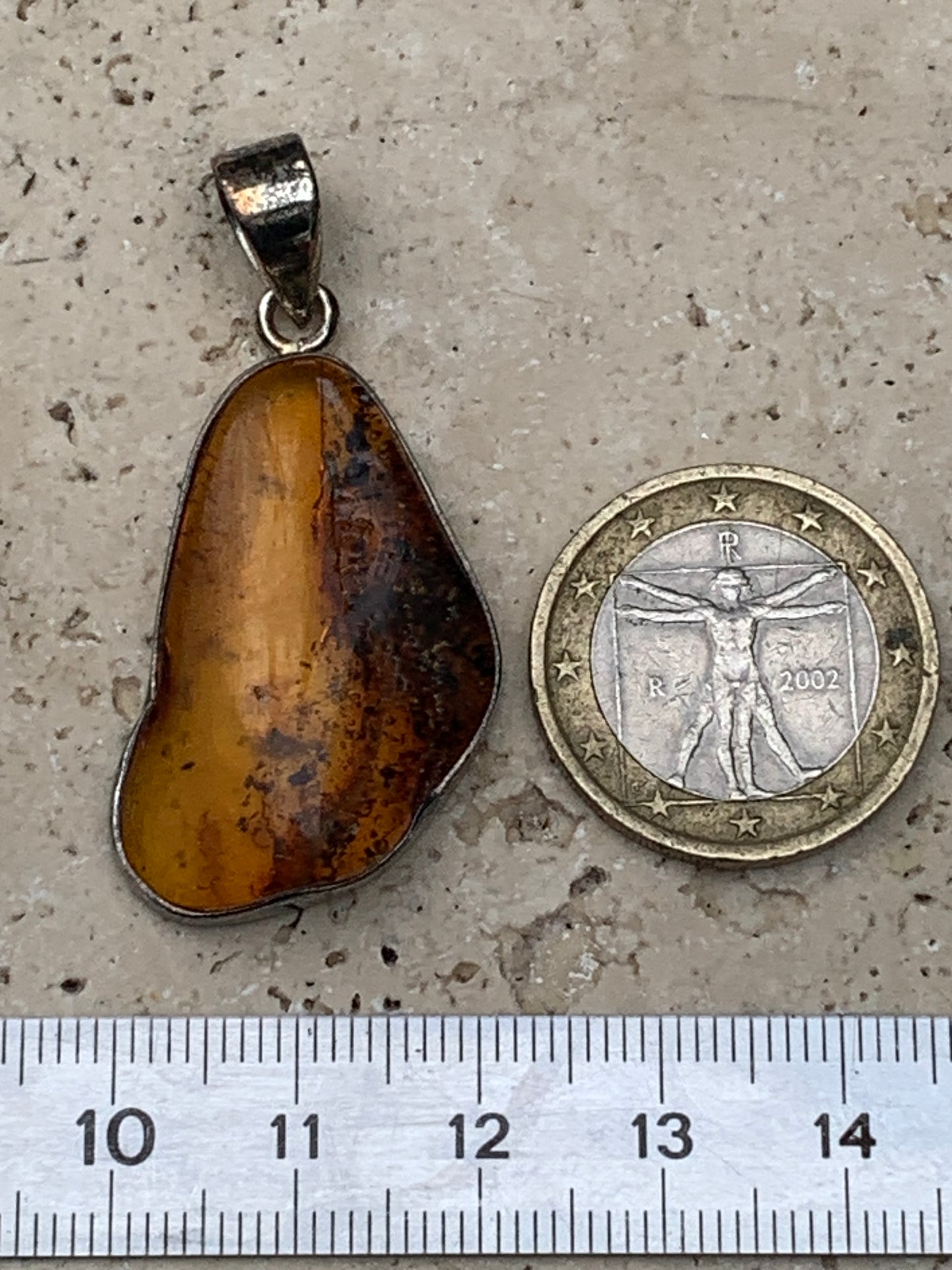 Ambre, superbe pendentif en Argent de 45x20x8 mm. Vendu avec cordon coulissant (réglable), en cuir noir de 40 à 70 cm !