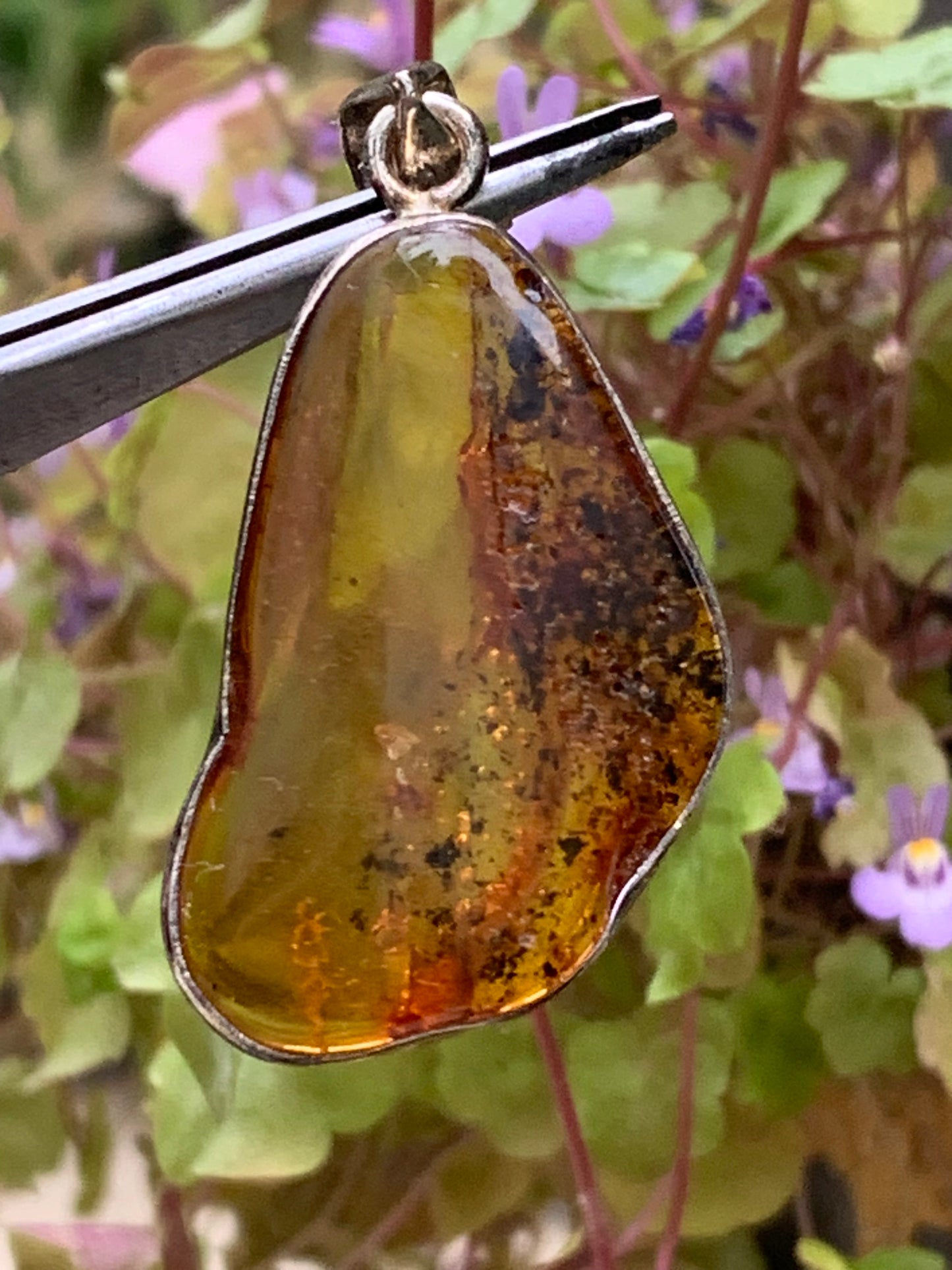 Ambre, superbe pendentif en Argent de 45x20x8 mm. Vendu avec cordon coulissant (réglable), en cuir noir de 40 à 70 cm !
