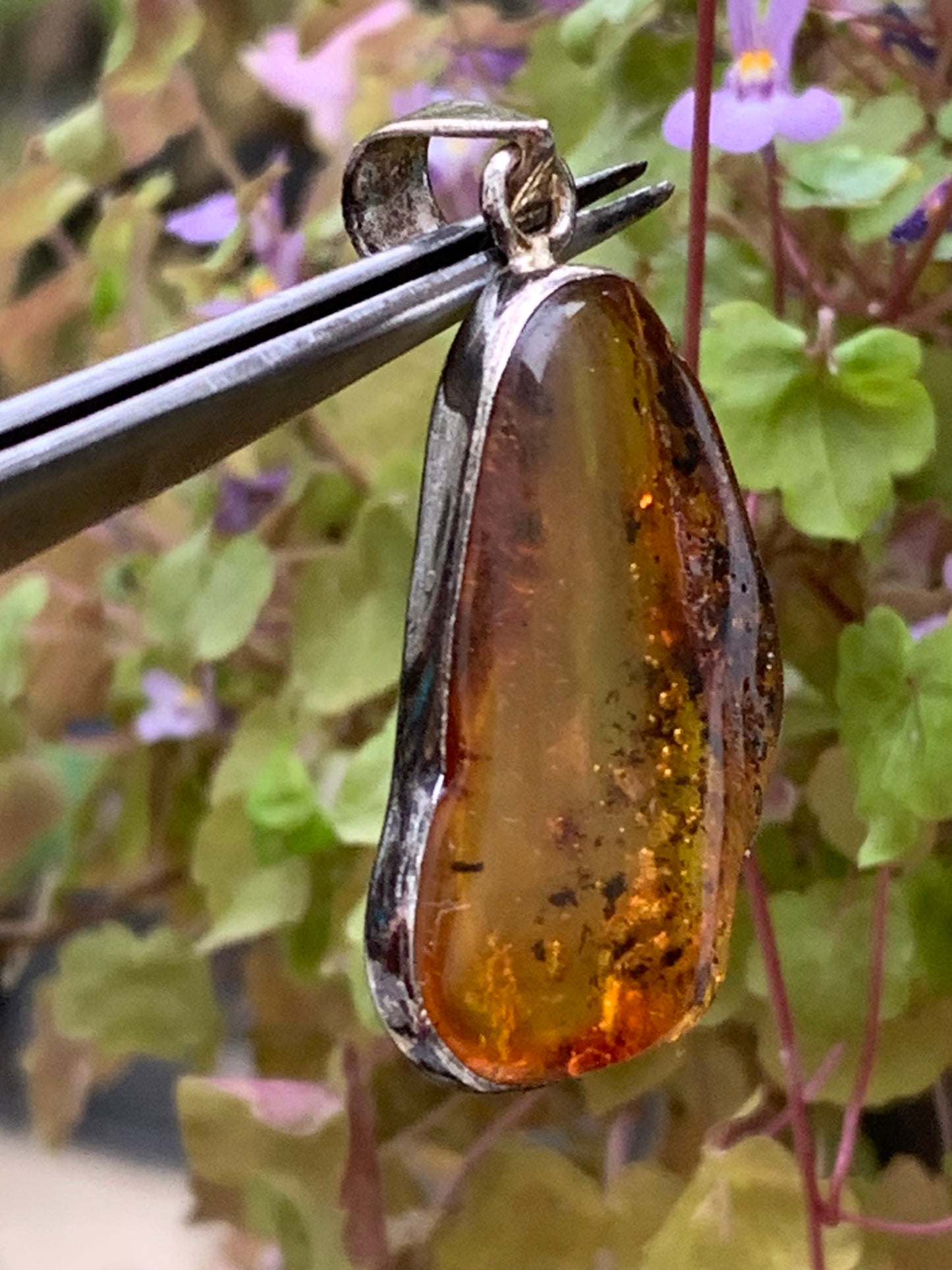 Ambre, superbe pendentif en Argent de 45x20x8 mm. Vendu avec cordon coulissant (réglable), en cuir noir de 40 à 70 cm !