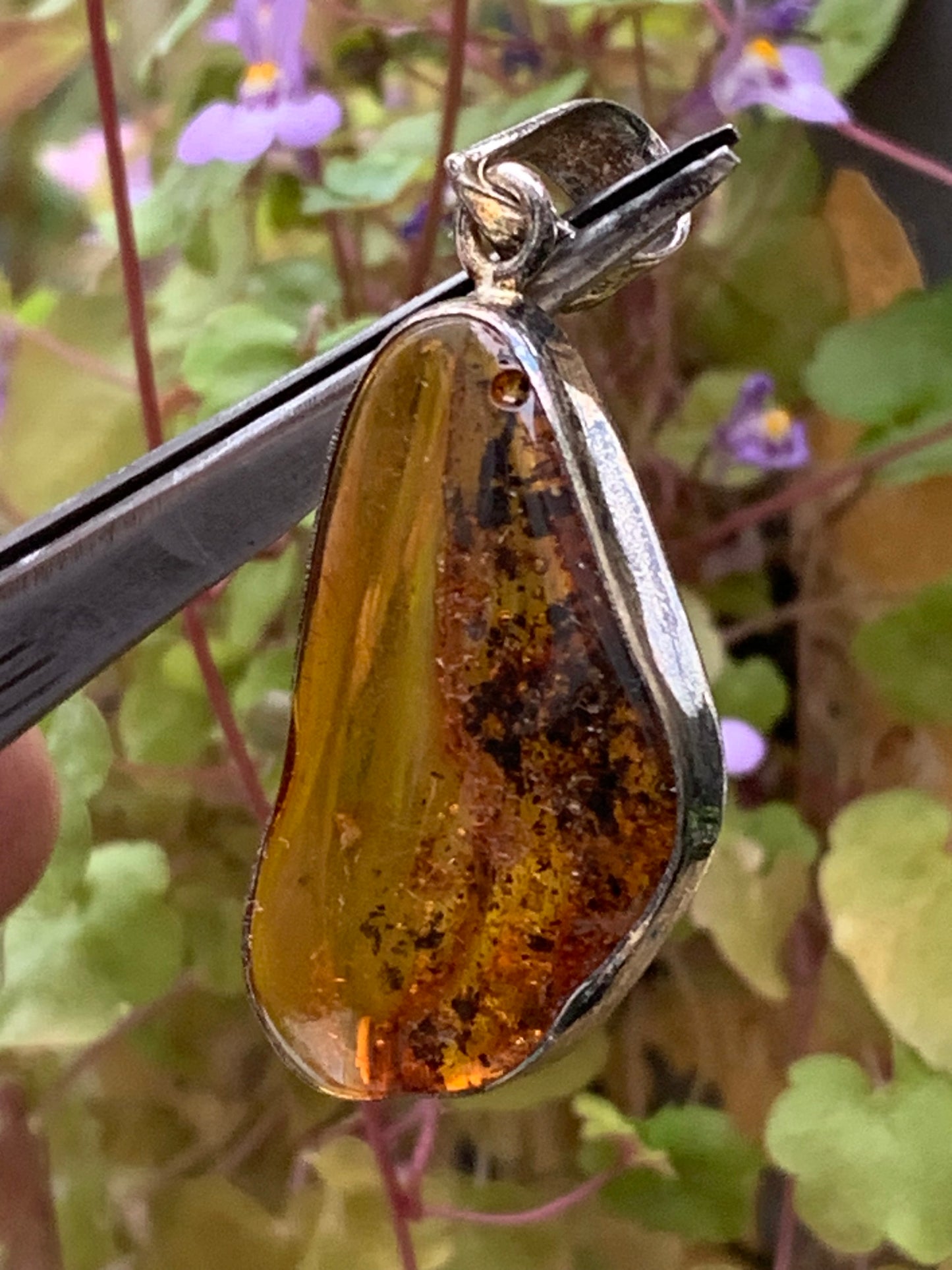 Ambre, superbe pendentif en Argent de 45x20x8 mm. Vendu avec cordon coulissant (réglable), en cuir noir de 40 à 70 cm !