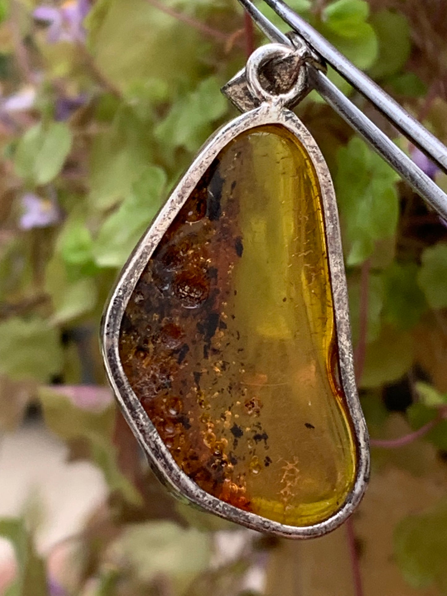 Ambre, superbe pendentif en Argent de 45x20x8 mm. Vendu avec cordon coulissant (réglable), en cuir noir de 40 à 70 cm !