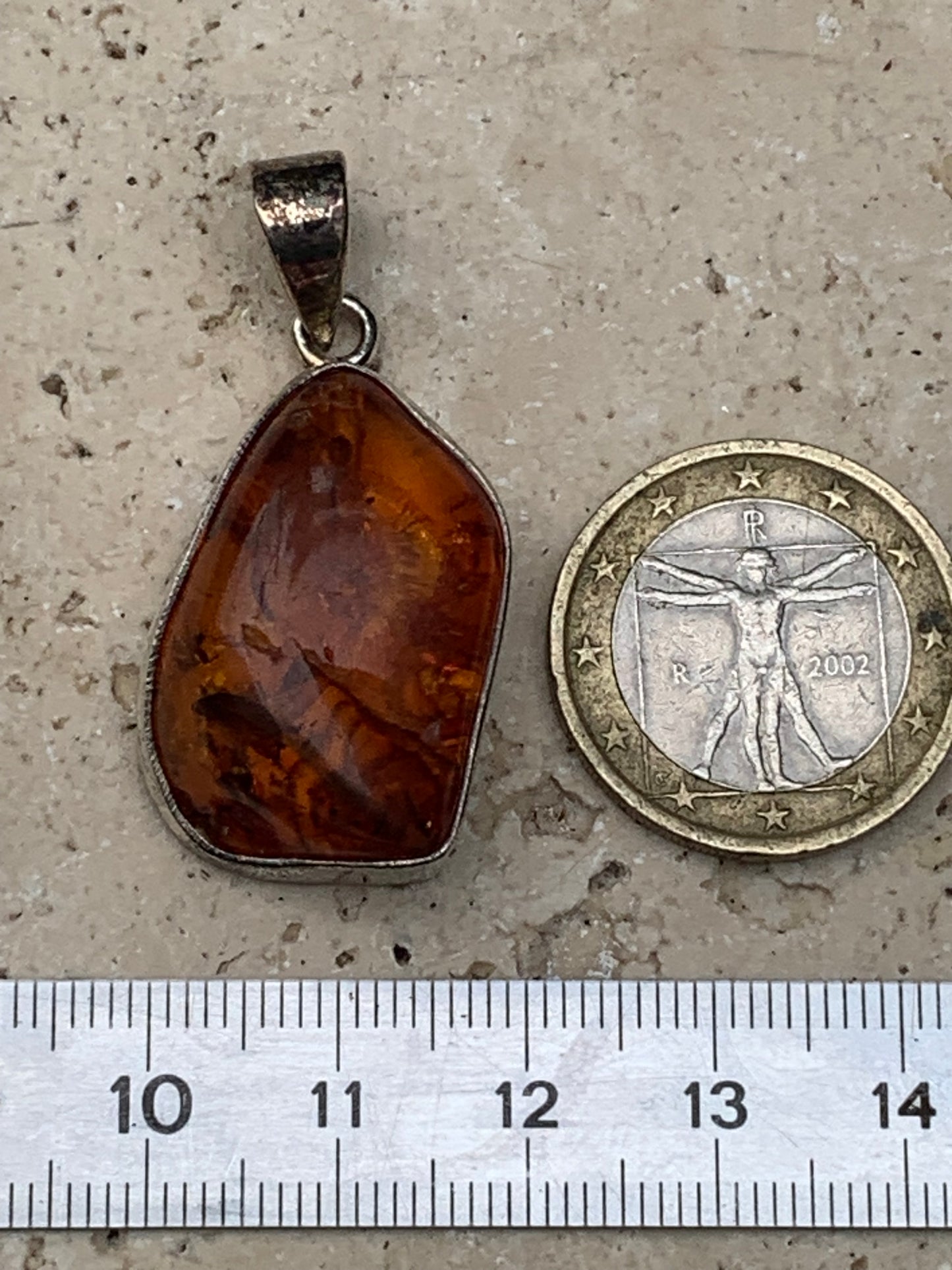 Ambre, superbe pendentif en Argent de 40x20x12 mm. Vendu avec cordon coulissant (réglable), en cuir noir de 40 à 70 cm !