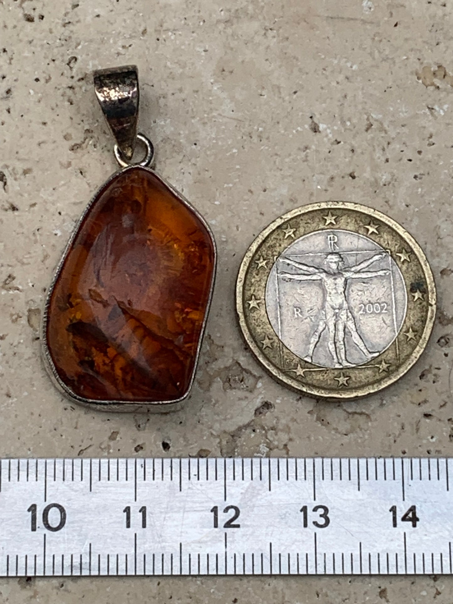 Ambre, superbe pendentif en Argent de 40x20x12 mm. Vendu avec cordon coulissant (réglable), en cuir noir de 40 à 70 cm !