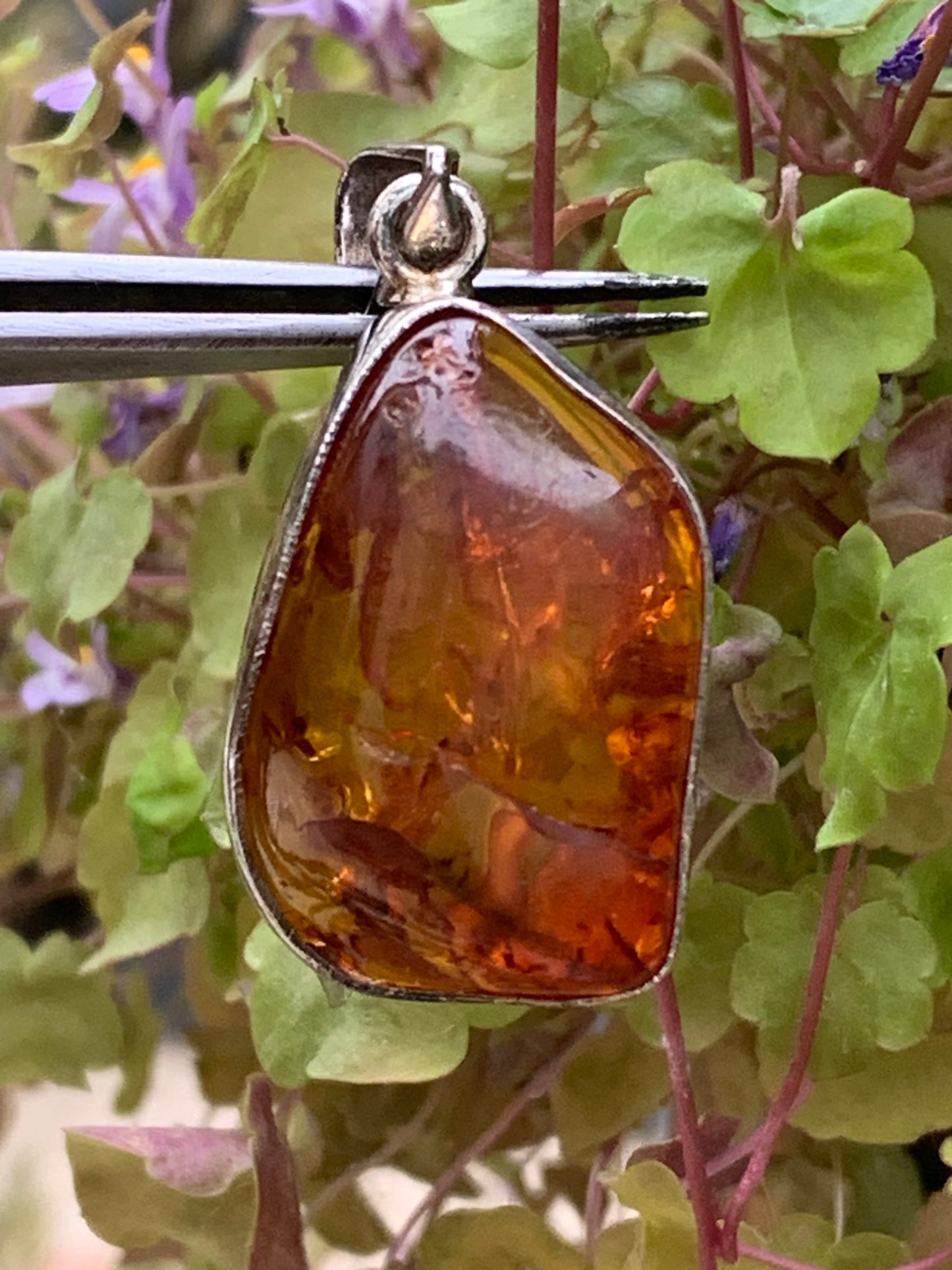 Ambre, superbe pendentif en Argent de 40x20x12 mm. Vendu avec cordon coulissant (réglable), en cuir noir de 40 à 70 cm !