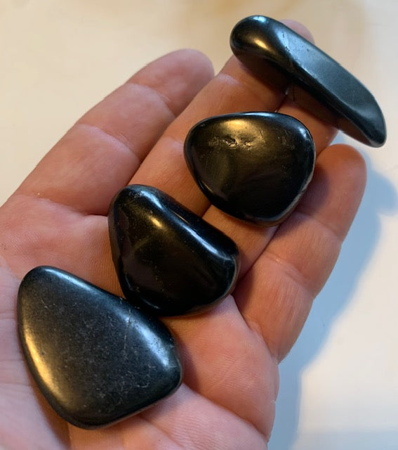 Shungite Argentée – Pierres roulées de 30x20x20 mm - 10 à 20 gr. – Parfait pour porter tous les jours !