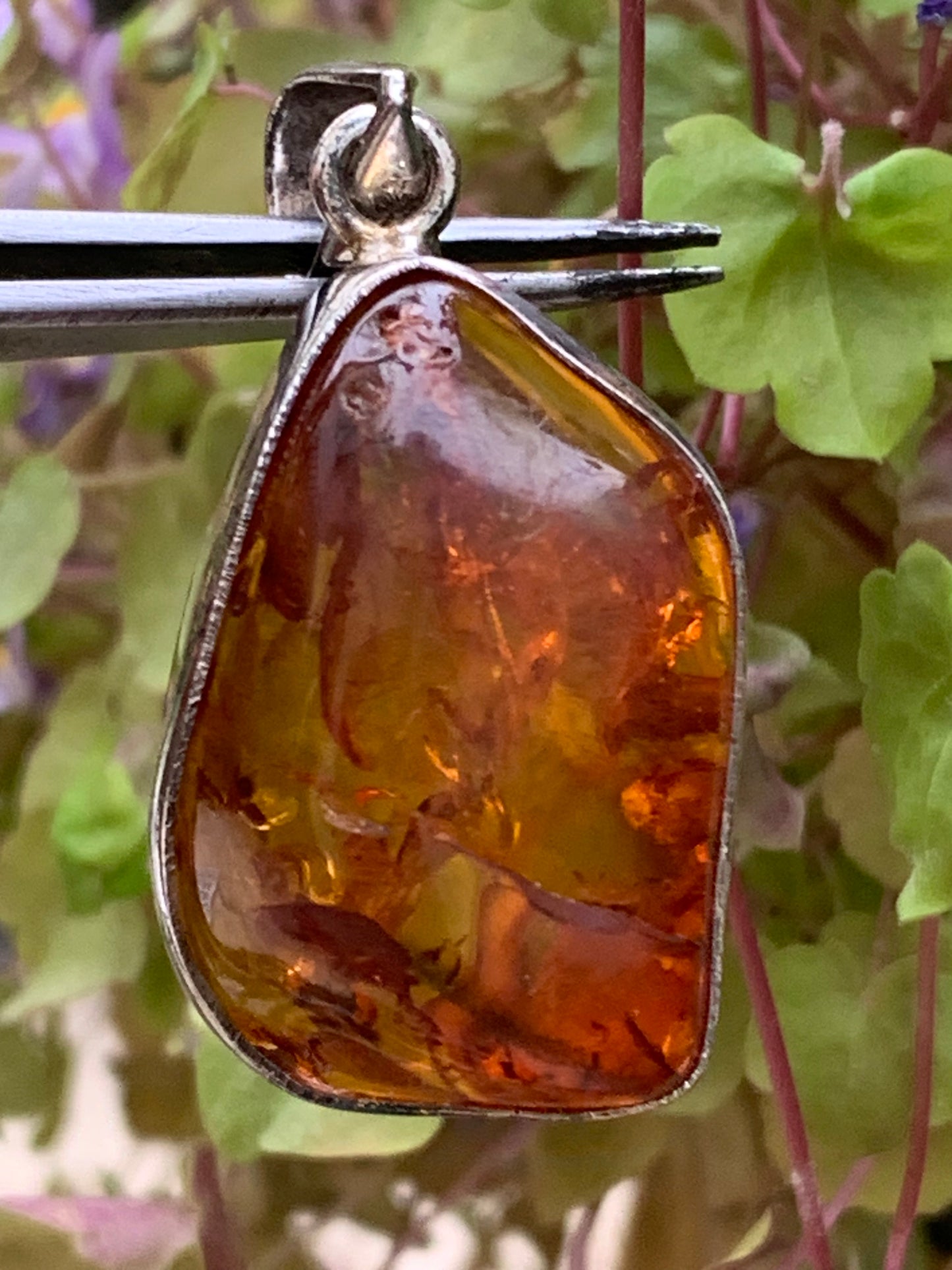 Ambre, superbe pendentif en Argent de 40x20x12 mm. Vendu avec cordon coulissant (réglable), en cuir noir de 40 à 70 cm !