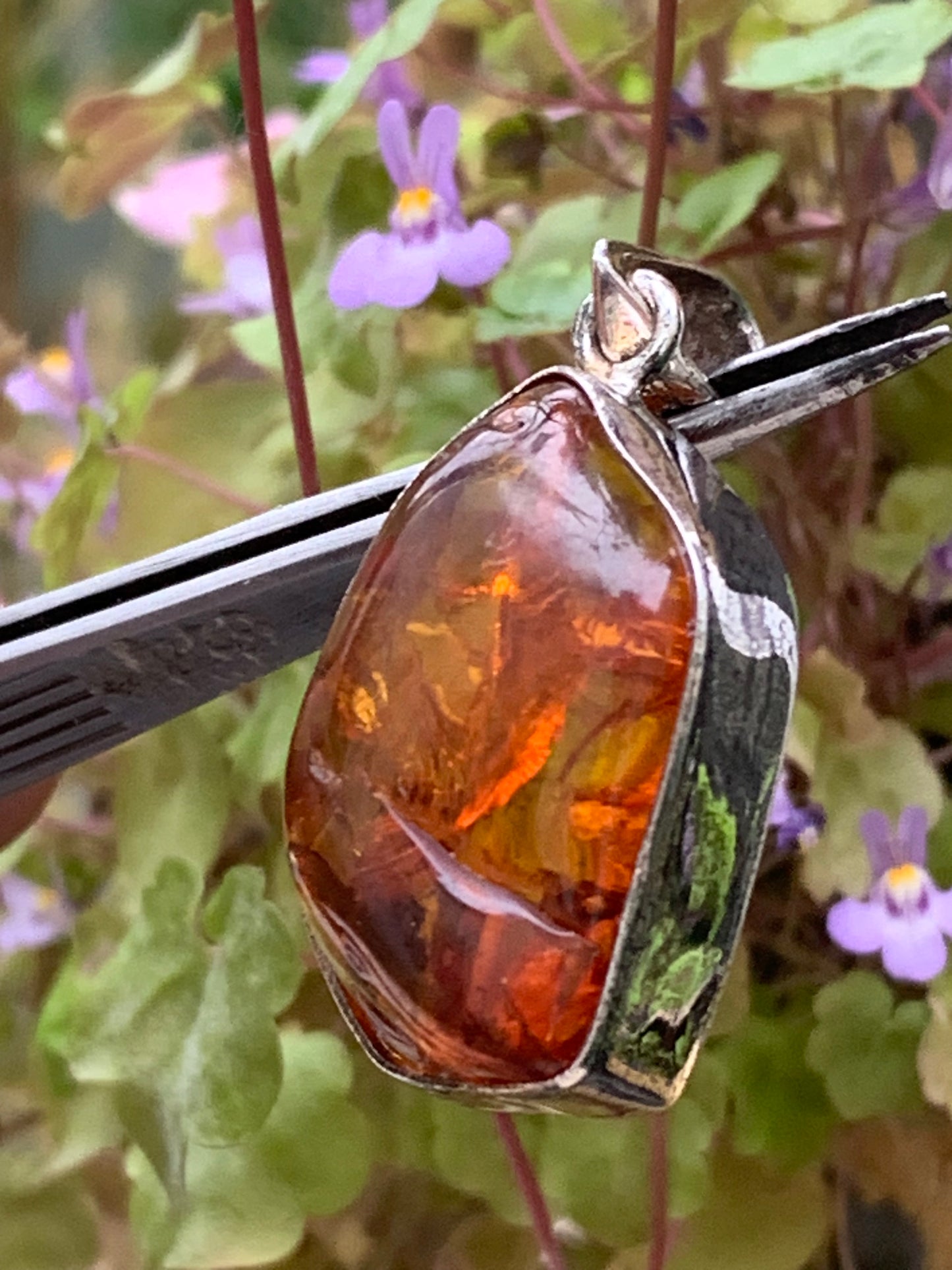 Ambre, superbe pendentif en Argent de 40x20x12 mm. Vendu avec cordon coulissant (réglable), en cuir noir de 40 à 70 cm !