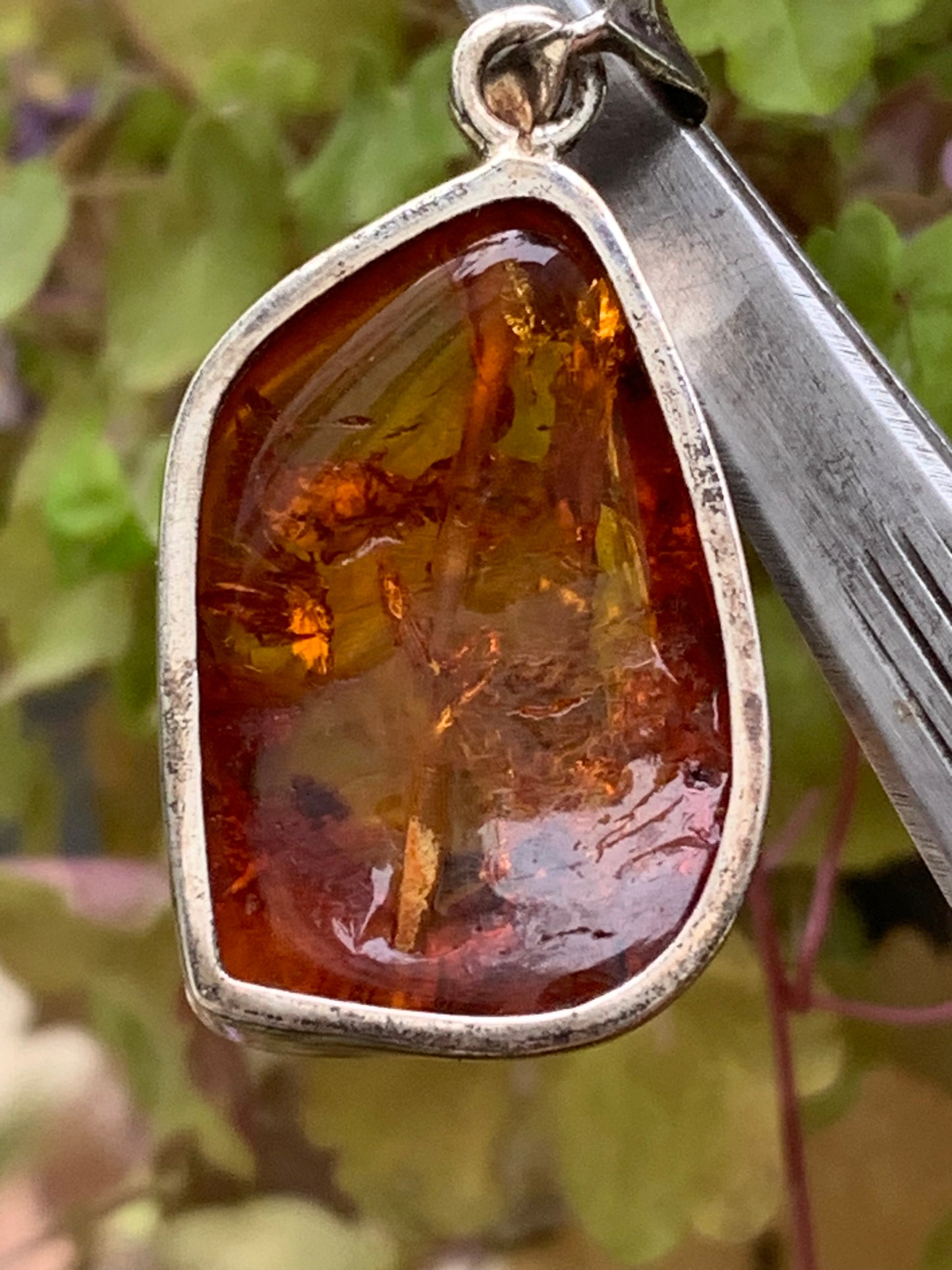 Ambre, superbe pendentif en Argent de 40x20x12 mm. Vendu avec cordon coulissant (réglable), en cuir noir de 40 à 70 cm !