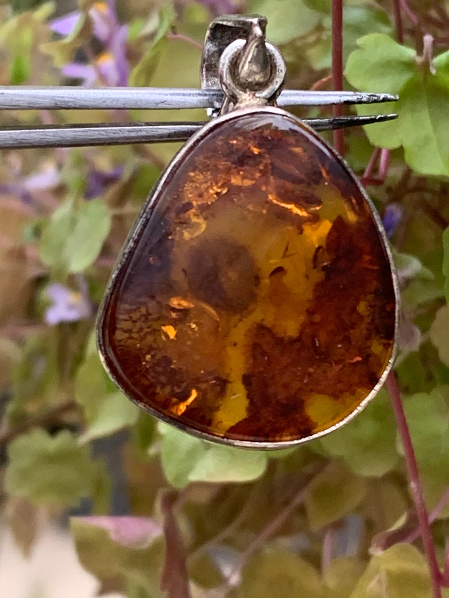 Ambre, superbe pendentif en Argent de 35x22x8 mm. Vendu avec cordon coulissant (réglable), en cuir noir de 40 à 70 cm !