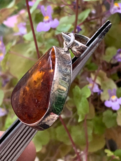 Ambre, superbe pendentif en Argent de 35x22x8 mm. Vendu avec cordon coulissant (réglable), en cuir noir de 40 à 70 cm !