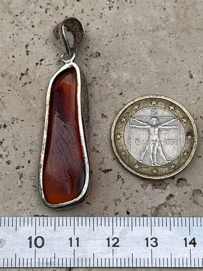 Ambre, superbe pendentif en Argent de 50x15x7 mm. Vendu avec cordon coulissant (réglable), en cuir noir de 40 à 70 cm !