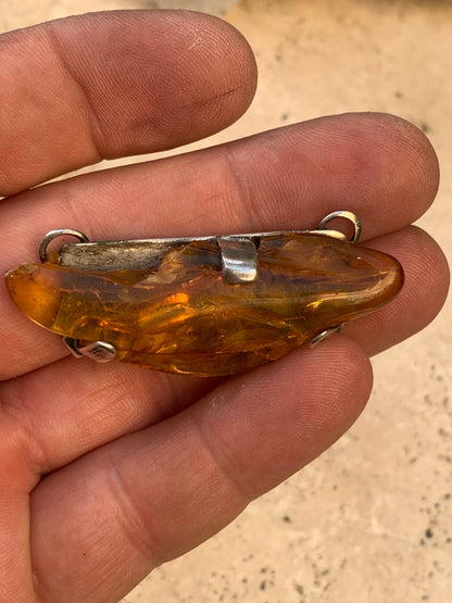 Ambre, superbe pendentif en Argent de 55 x 20x 10 millimètres ! superbe galet maintenu par 3 griffes en position horizontale, fait par G & Z !