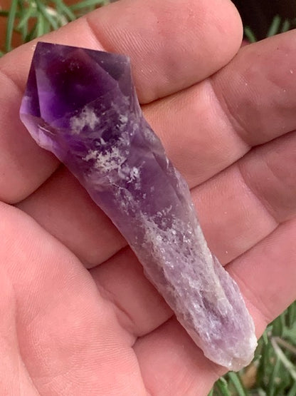 Cristal d’améthyste – Pointe naturelle de ±85 x 25 x 20 mm – 34,7 g - Superbes nuances !