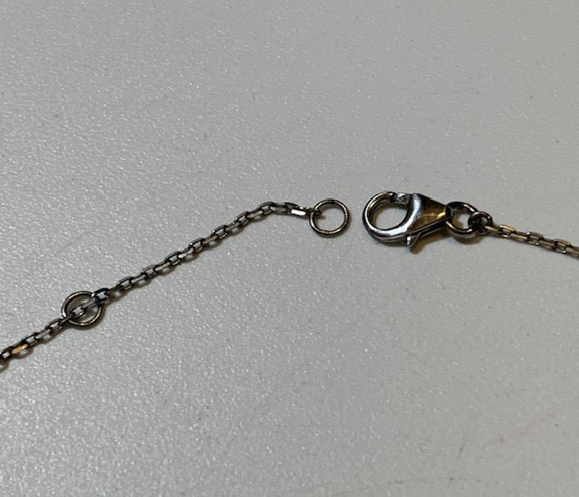 Chaîne et pendentif en forme de triangle en Argent - 44 cm de long - 3 grammes