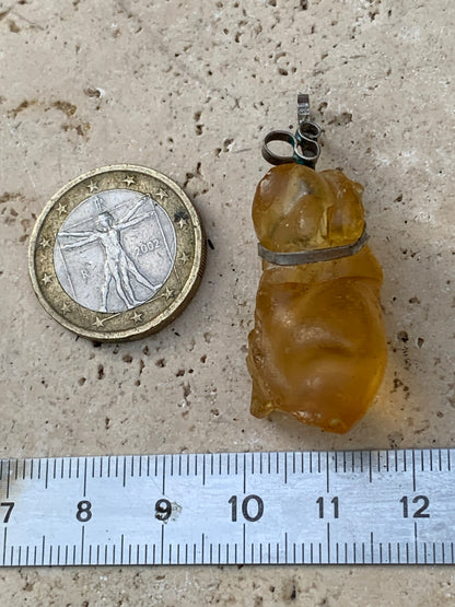 Ambre, pendentif en Argent de 45x15x15 millimètres, vendu avec cordon coulissant (réglable), en cuir noir de 40 à 70 centimètres !