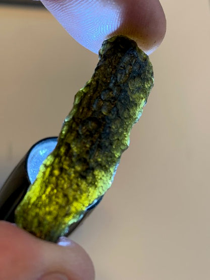 Tectite du Viet-Nam - 40 mm x 12 x 5 - 3 grammes. Fascinant, envoutant, hypnotisant !