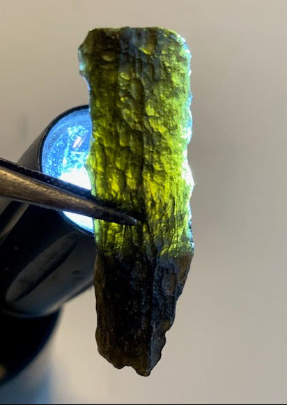 Tectite du Viet-Nam - 40 mm x 12 x 5 - 3 grammes. Fascinant, envoutant, hypnotisant !