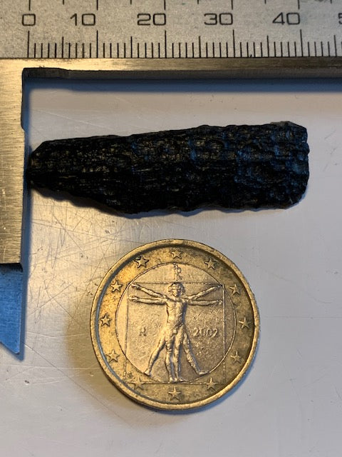 Tectite du Viet-Nam - 40 mm x 12 x 5 - 3 grammes. Fascinant, envoutant, hypnotisant !