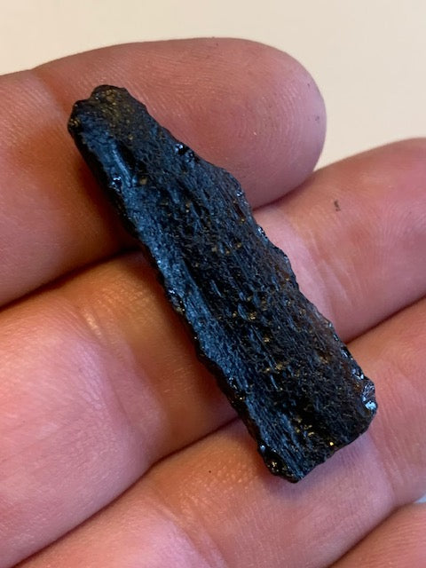 Tectite du Viet-Nam - 40 mm x 12 x 5 - 3 grammes. Fascinant, envoutant, hypnotisant !