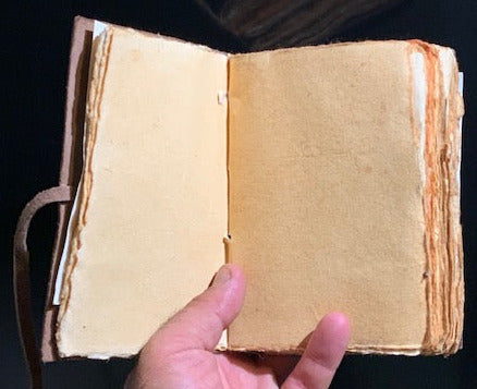 📔 Carnet en papier recyclé et couverture en cuir – 100 pages avec motif du Soleil et cordon de fermeture