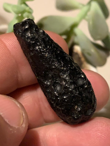 Tectite du Viet-Nam - 40 mm x 16 x 8 - 11,5 grammes - Fascinant, envoutant, hypnotisant !