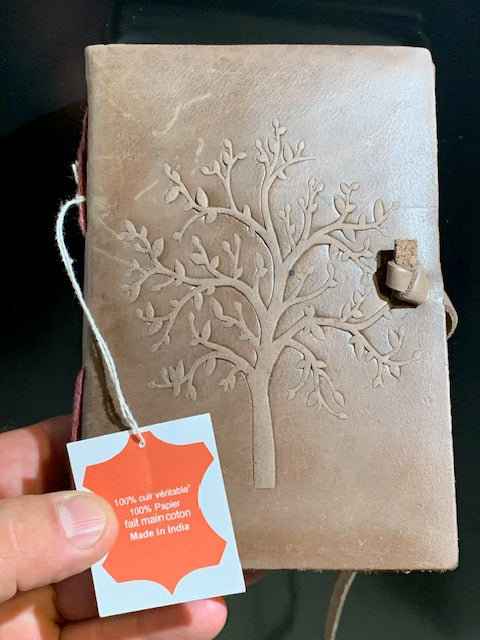 📔 Carnet en papier recyclé et couverture en cuir – 100 pages avec motif de l'arbre de vie et cordon de fermeture