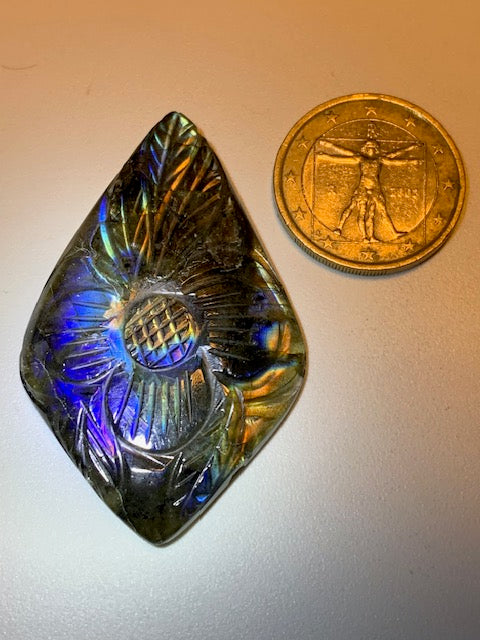 Labradorite, cabochon gravé de 52 mm x 32 x 7 - 14,6 gr. - Qualité AA à AAA, parfait pour être monter en bijoux ou collection !