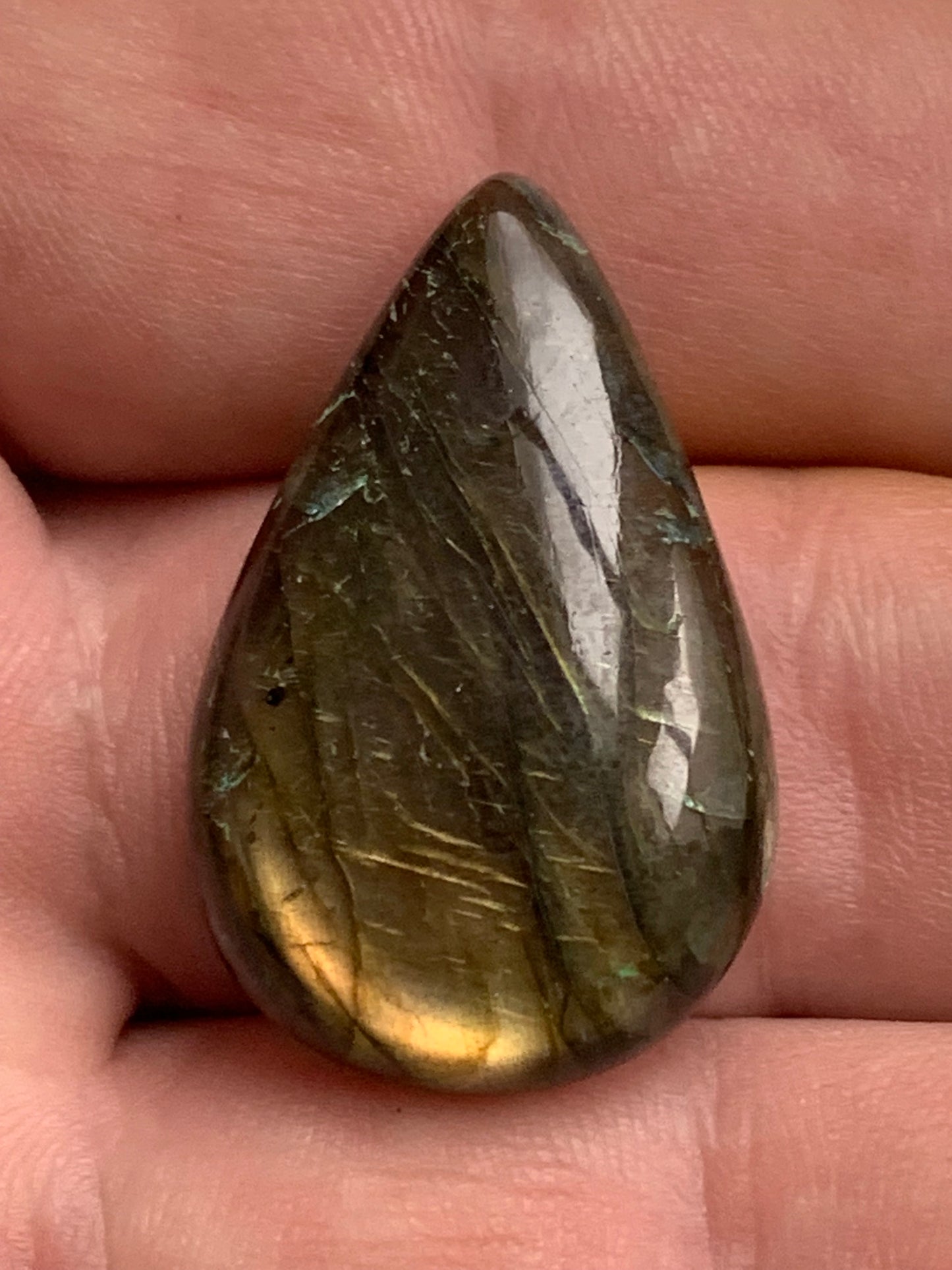 Labradorite, cabochon en forme de 'goutte' vendu à l'unité - ± 26, 34 et 40 mm - 4.8, 6.8 et 8.3 gr. - Qualité AA à AAA, parfait pour être monter en bijoux ou collection !