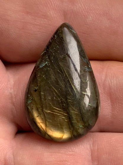 Labradorite, cabochon en forme de 'goutte' vendu à l'unité - ± 26, 34 et 40 mm - 4.8, 6.8 et 8.3 gr. - Qualité AA à AAA, parfait pour être monter en bijoux ou collection !