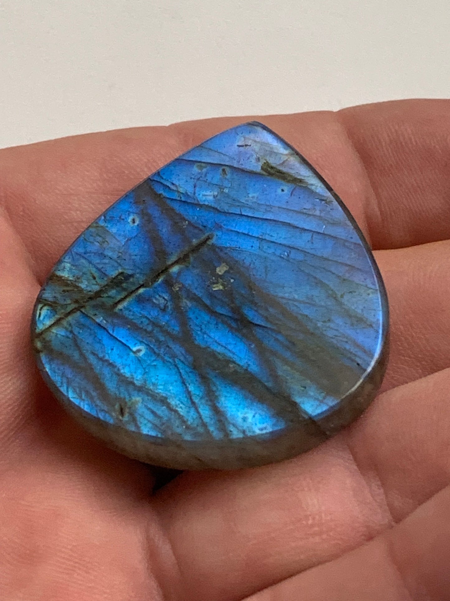 Labradorite, cabochon en forme de 'goutte' - ± 42 x 38 x 8 mm - 20,2 gr. - Qualité AA à AAA !