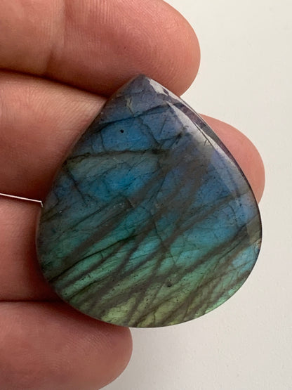 Labradorite, cabochon en forme de 'goutte' - ± 42 x 38 x 8 mm - 20,2 gr. - Qualité AA à AAA !