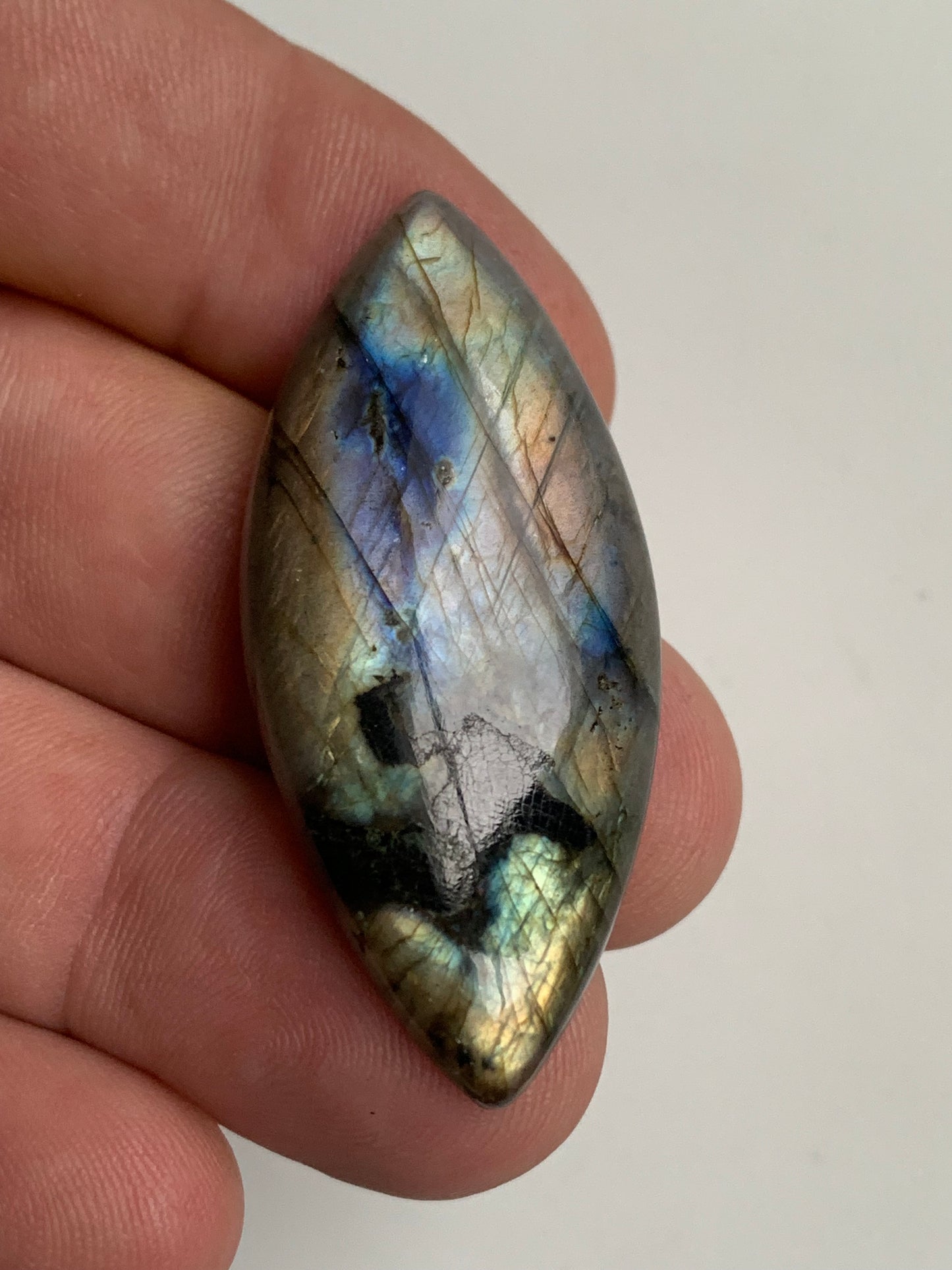 Labradorite, cabochon en forme de 'marquise' - ± 51 x 23 x 8 mm - 13,2 gr. - Qualité AA à AAA !