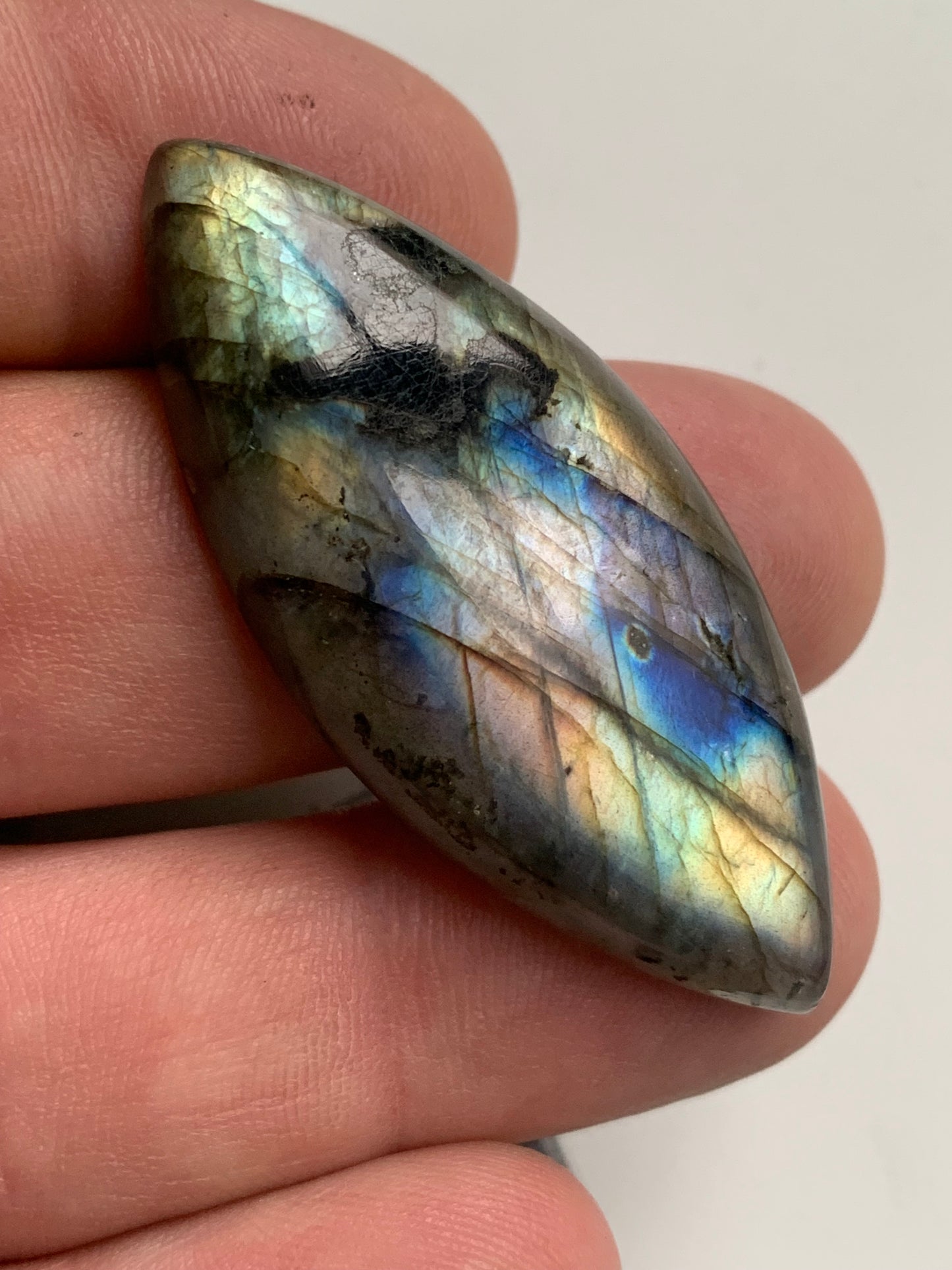 Labradorite, cabochon en forme de 'marquise' - ± 51 x 23 x 8 mm - 13,2 gr. - Qualité AA à AAA !