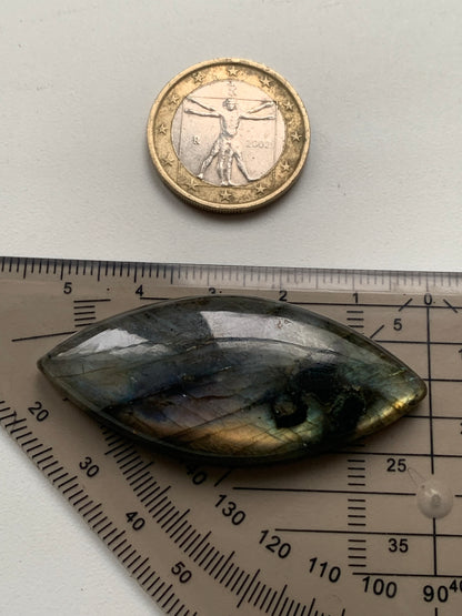 Labradorite, cabochon en forme de 'marquise' - ± 51 x 23 x 8 mm - 13,2 gr. - Qualité AA à AAA !