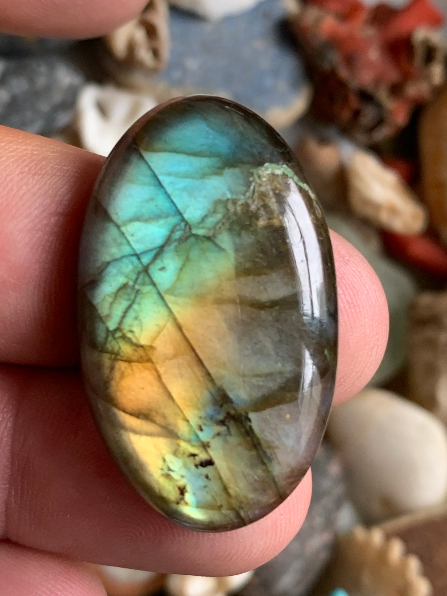 Labradorite, cabochon de forme 'ovale' - ± 38 x 23 x 7 mm - 10,8 gr. - Qualité AA à AAA !