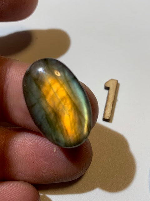 Labradorite, 3 cabochons au choix de forme 'ovale' - ± 25 x 18 x 7 mm - 5,4 gr. - Qualité AA à AAA !